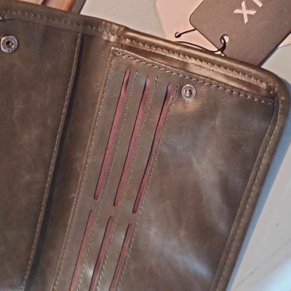 New With Tags Men's Clutch Wallet Green Leather - Picture 2 of 10